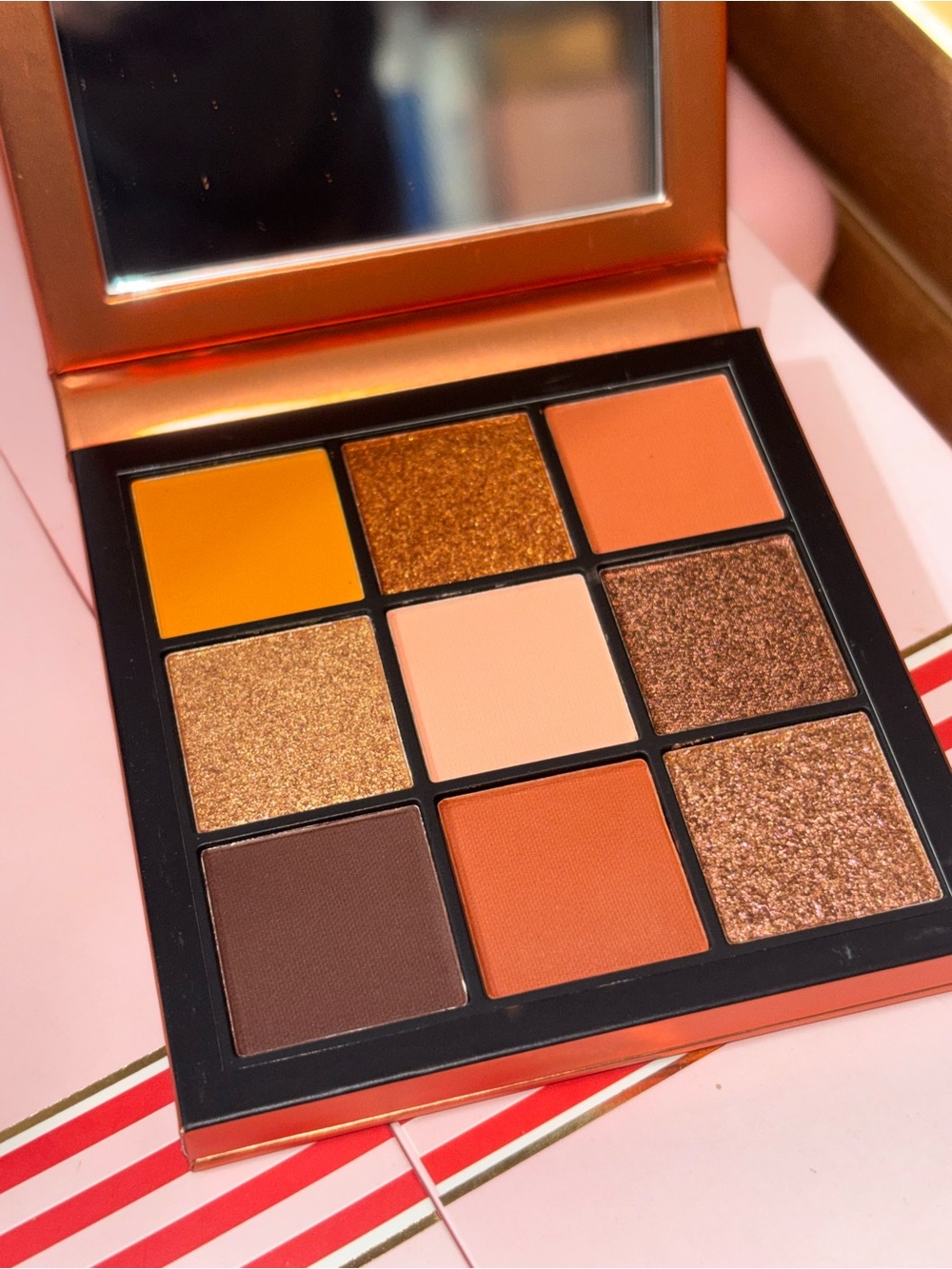 Huda Beauty Topaz Obsessions eyeshadow palette - Picture 3 of 4
